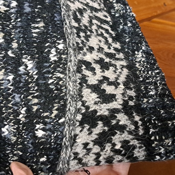 Susann D sweater L heavy ptp 22" length 28.5 - Picture 3 of 8